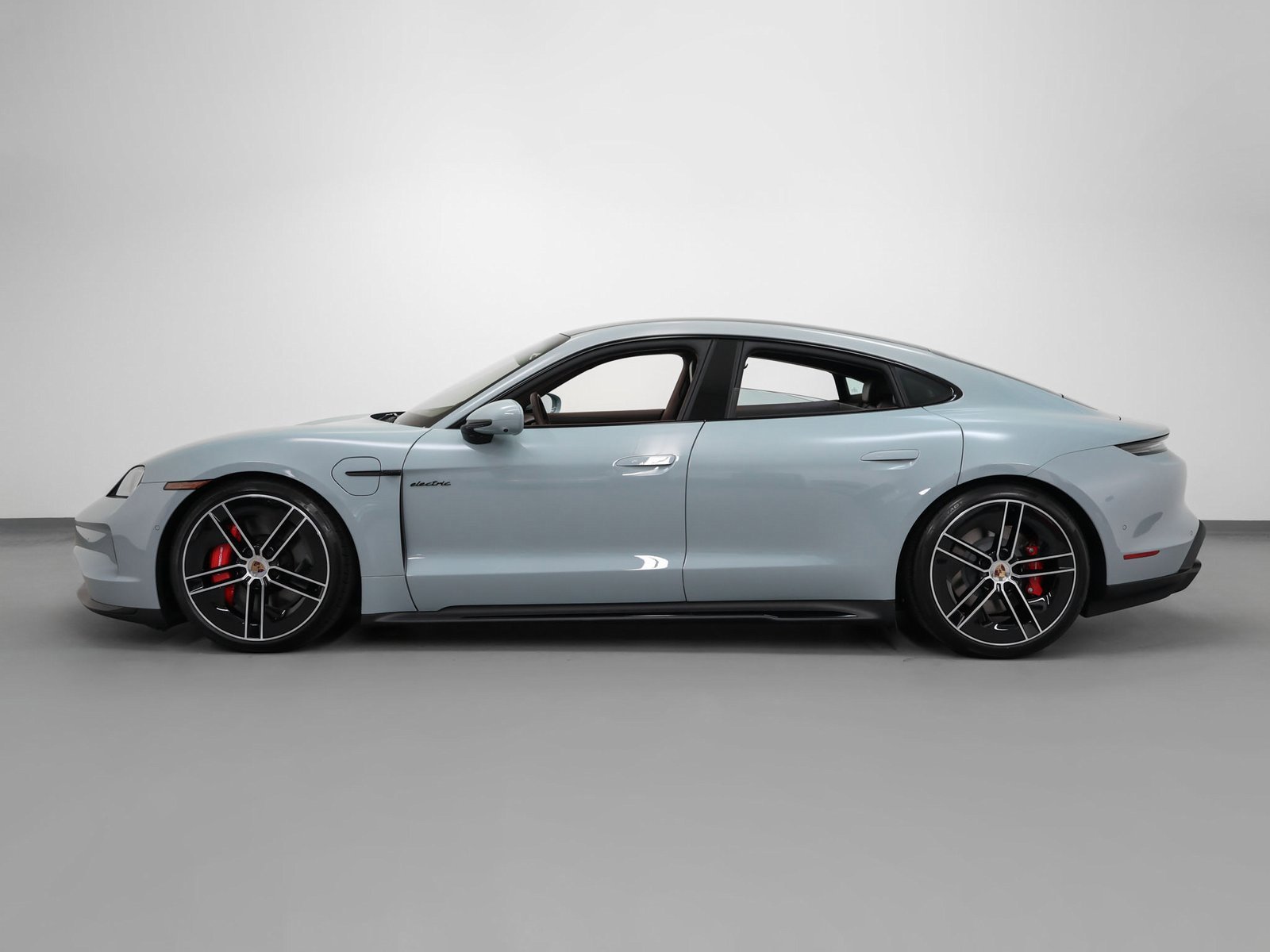 New 2025 Porsche Taycan GTS image 2