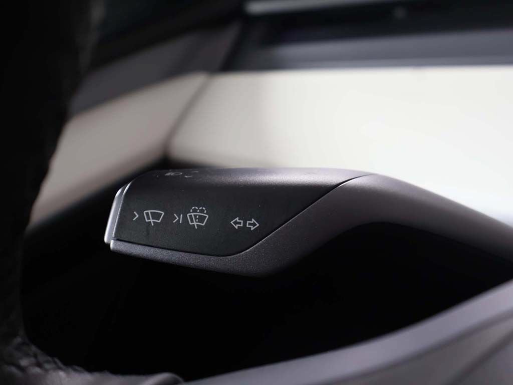 Used 2023 Tesla Model Y Performance AWD/4WD image 40