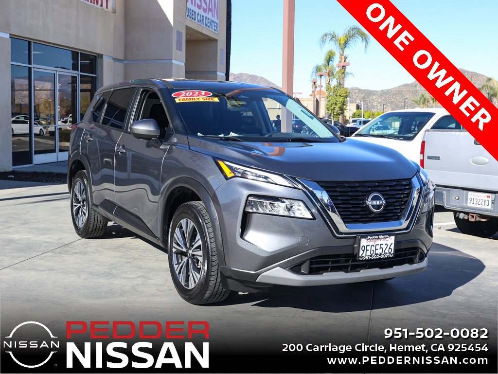 Used 2023 Nissan Rogue SV image 2