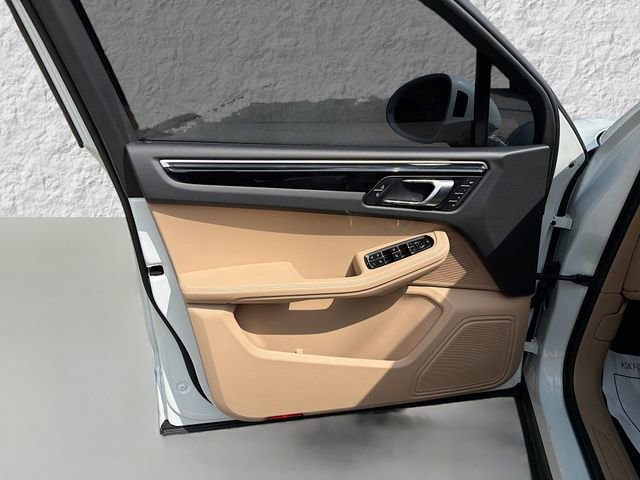 Used 2023 Porsche Macan Turbo image 22