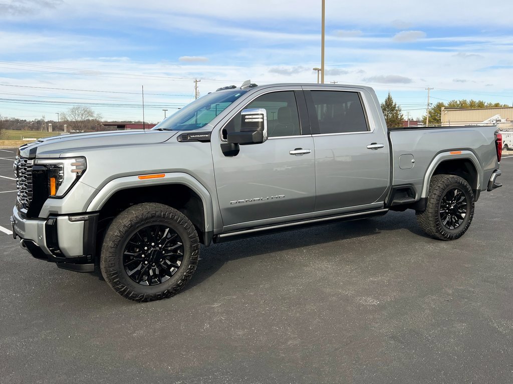 Used 2025 GMC Sierra 3500 Denali Ultimate image 16