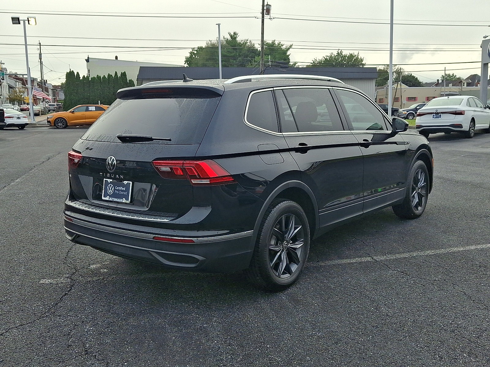 Used 2023 Volkswagen Tiguan SE w/ Panoramic Sunroof Package FWD image 7