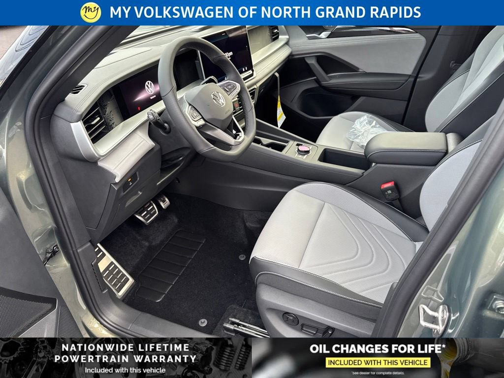 New 2026 Volkswagen Tiguan SE R-Line AWD/4WD image 9