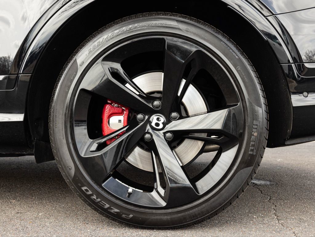 Used 2025 Bentley Bentayga V8 image 88