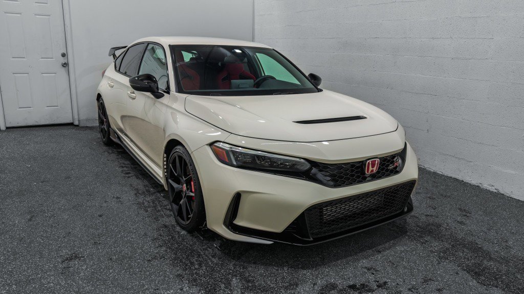 Used 2025 Honda Civic Type R image 2