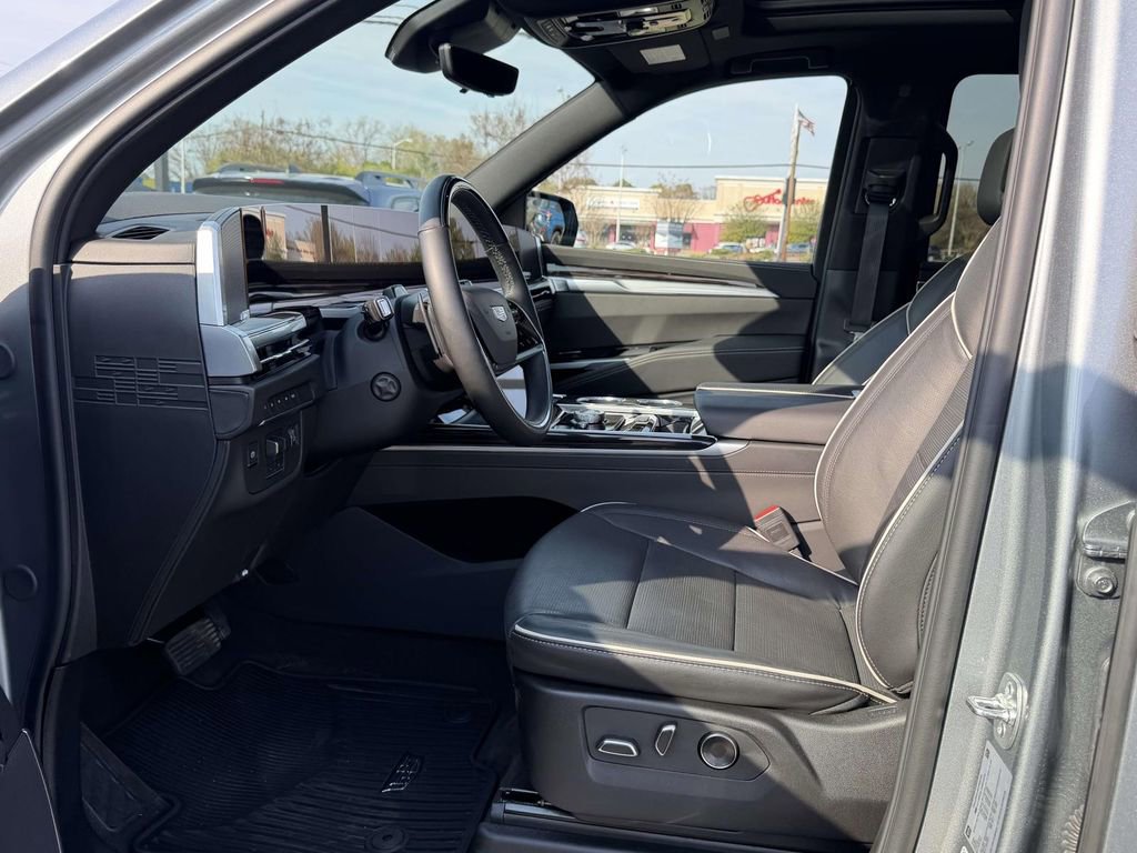 Certified 2025 Cadillac Escalade ESV Premium Luxury image 18