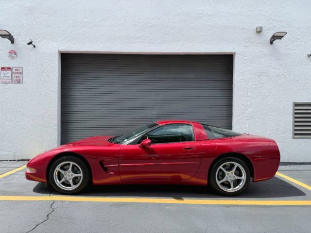 Used 2000 Chevrolet Corvette Coupe w/ Performance Handling Pkg RWD image 3