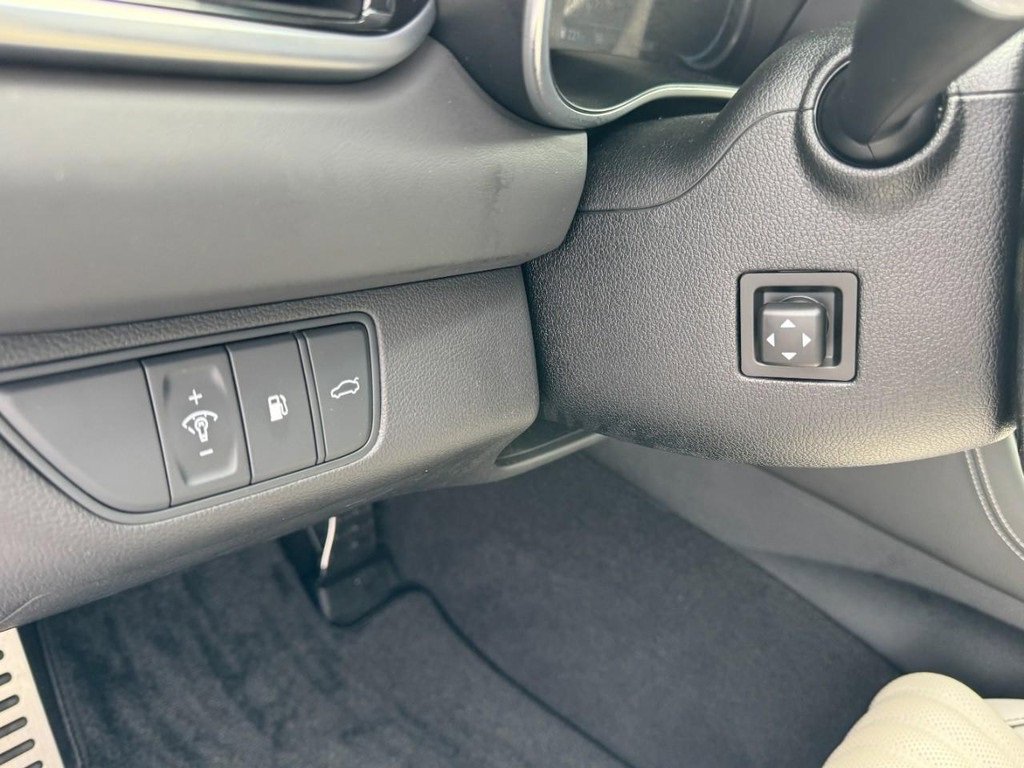 Certified 2025 Genesis G70 2.5T w/ Sport Prestige Package image 17