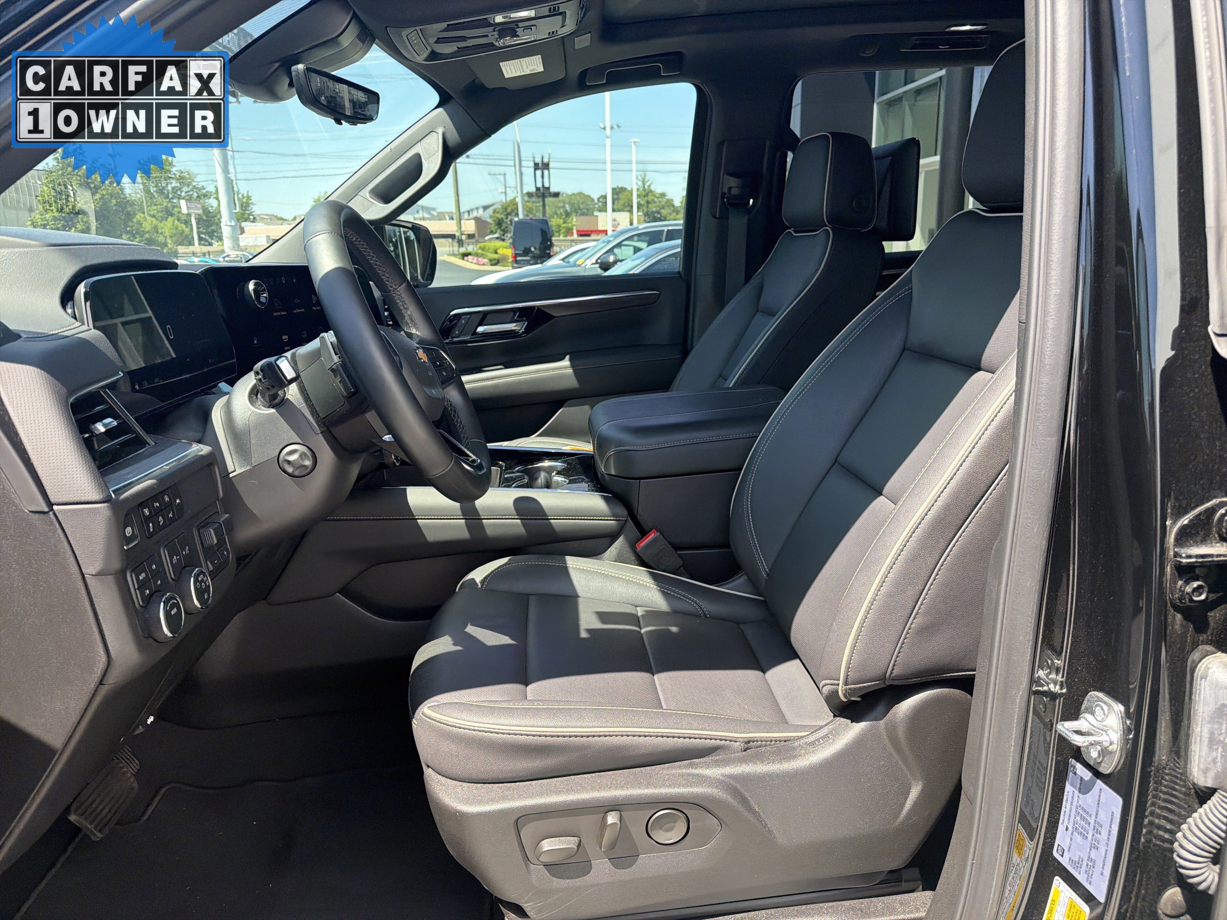 Used 2025 Chevrolet Suburban Premier AWD/4WD image 16