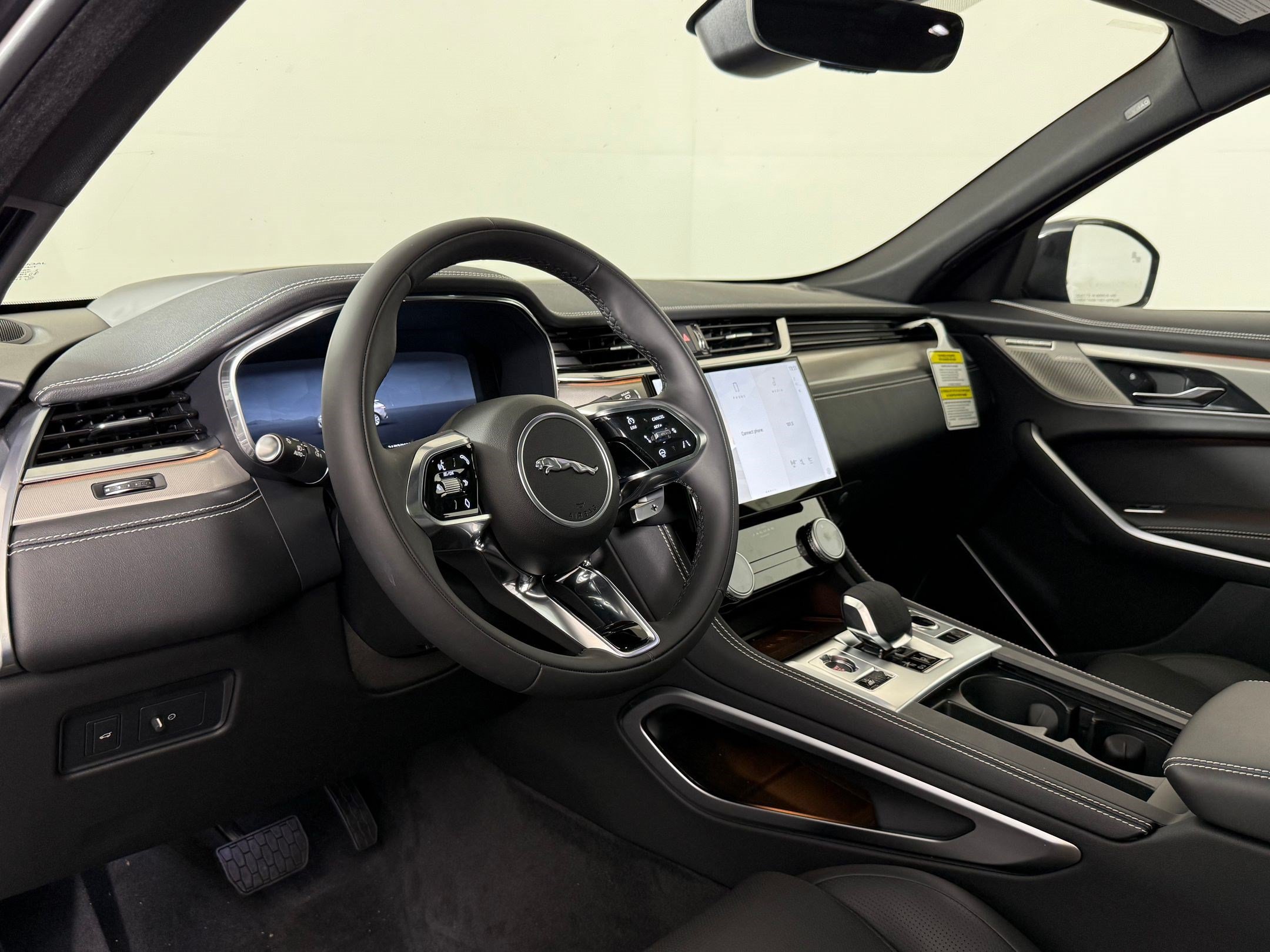 New 2026 Jaguar F-PACE R-Dynamic S AWD/4WD image 4