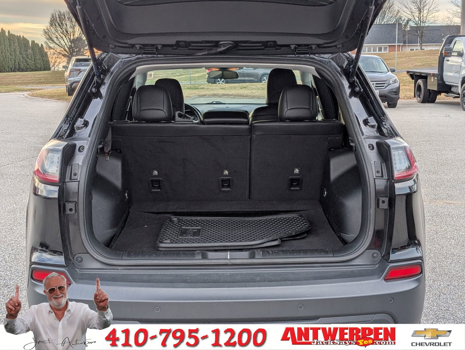 Used 2020 Jeep Cherokee Latitude Plus image 12