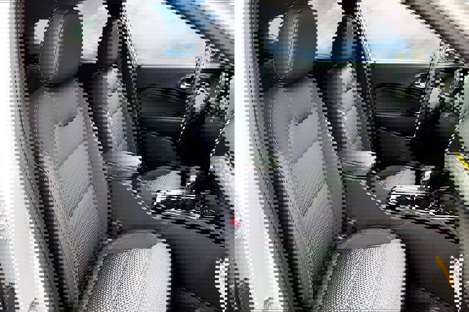 Used 2024 Chevrolet Trax LT w/ Driver Confidence Package image 21