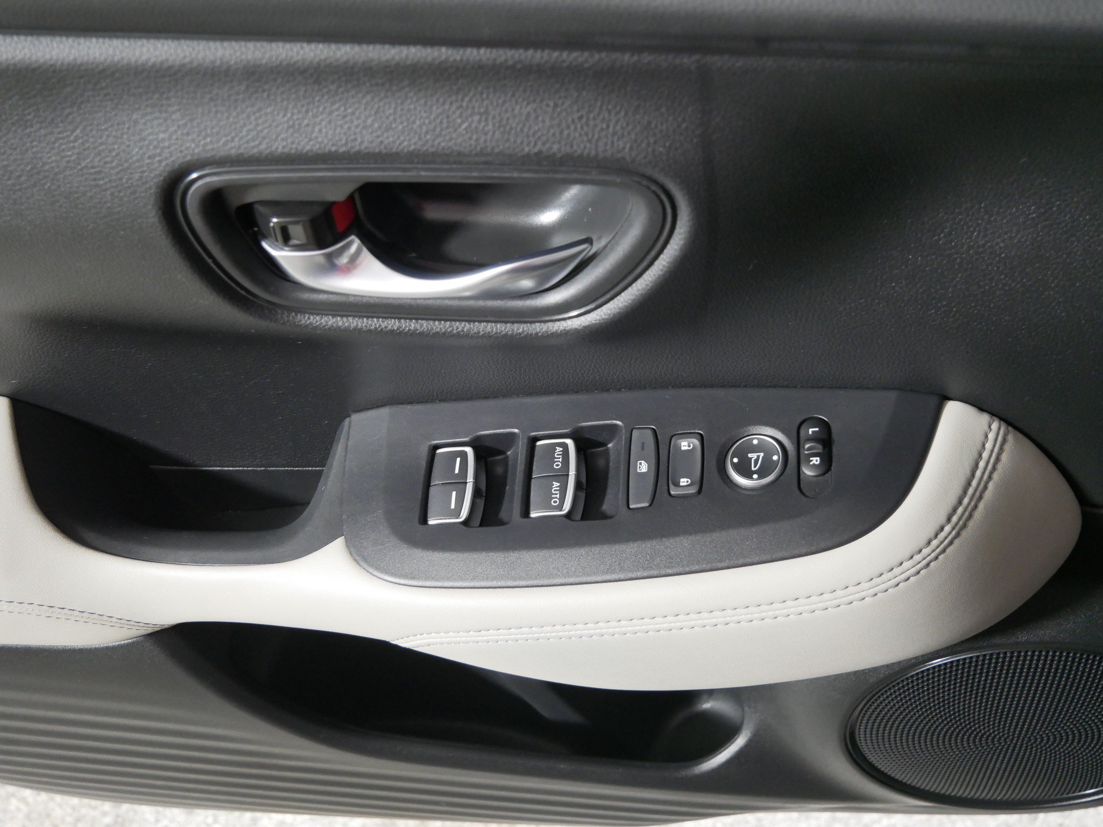 Used 2024 Honda HR-V EX-L image 19