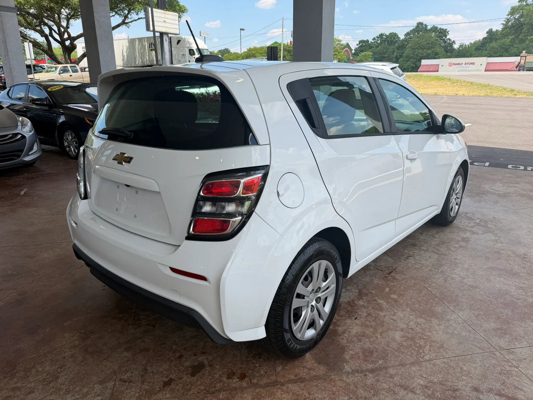 Used 2017 Chevrolet Sonic LT FWD image 6