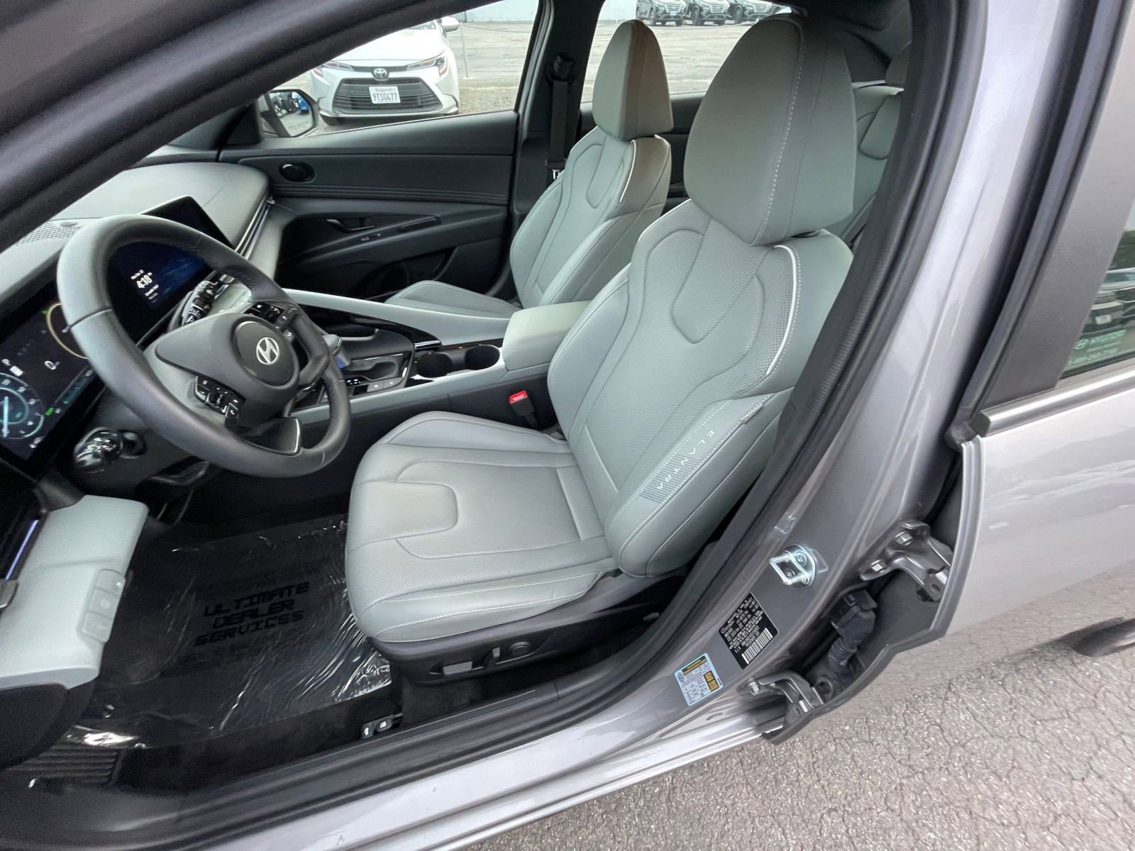 Used 2025 Hyundai Elantra Limited image 36