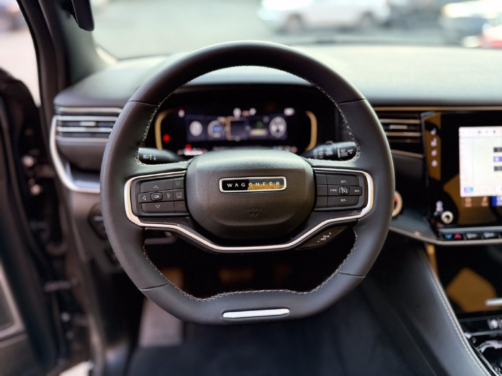 Used 2023 Jeep Wagoneer 4WD w/ Premium Group I image 6