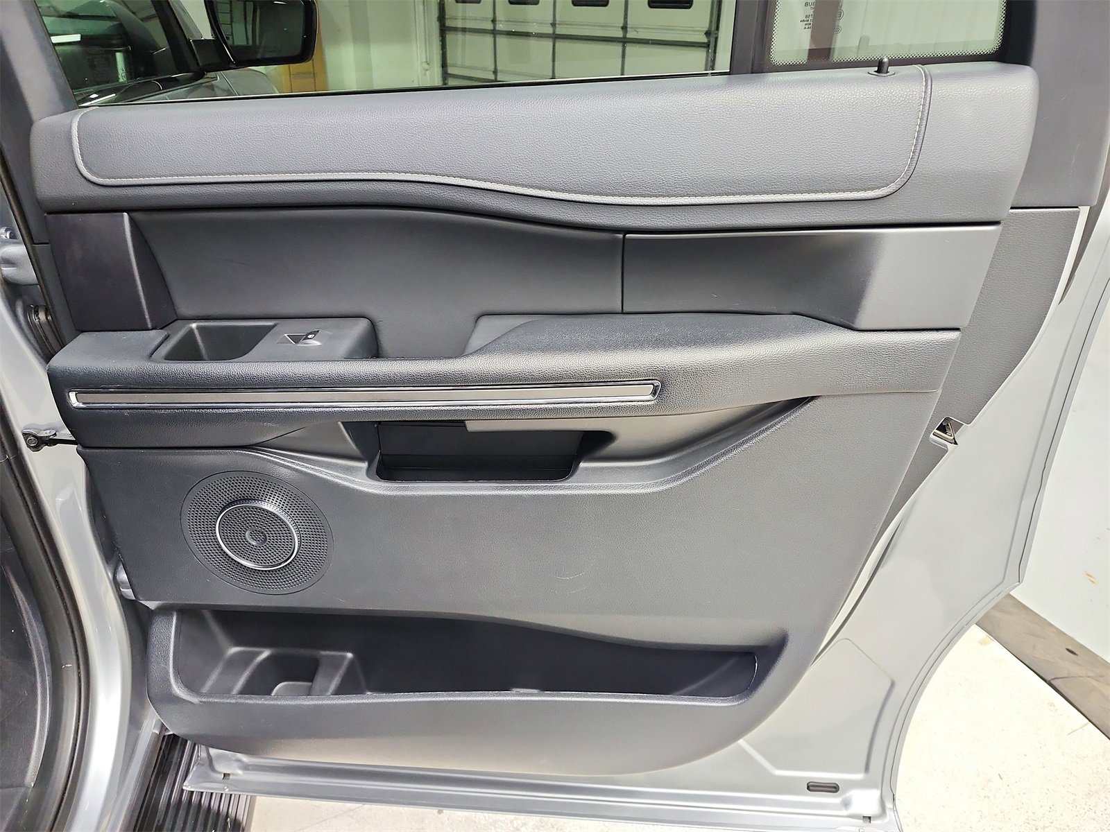 Used 2024 Ford Expedition Max XLT image 44