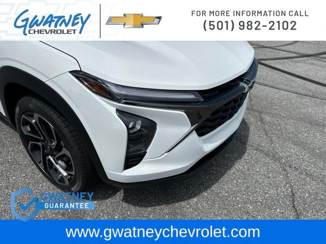 Used 2025 Chevrolet Trax RS w/ Sunroof Package FWD image 13