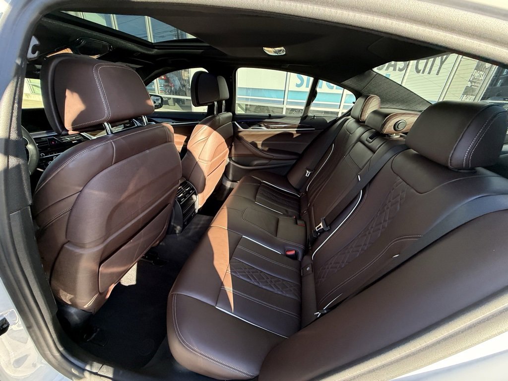 Used 2020 BMW 530i xDrive w/ M Sport Package image 9
