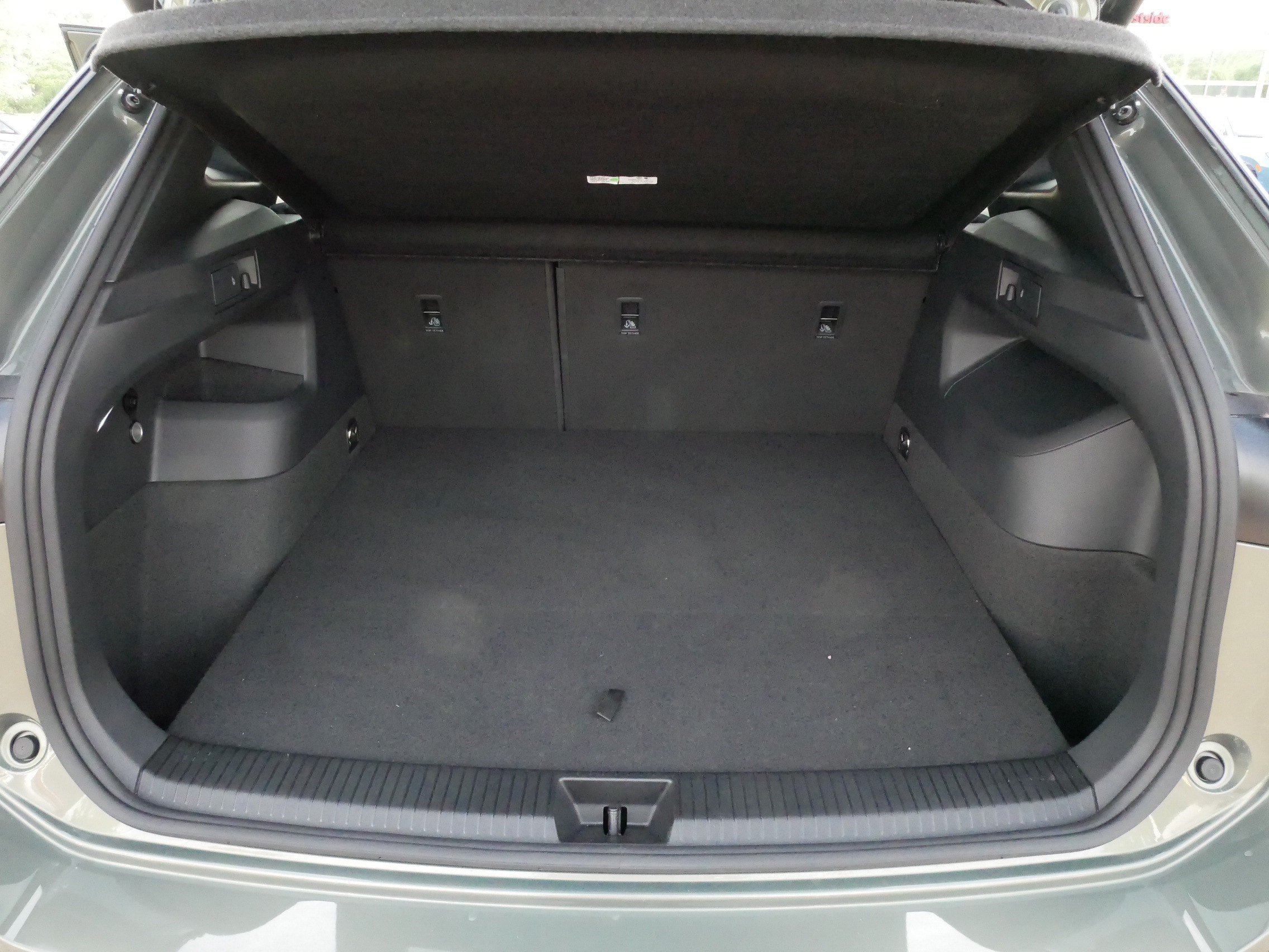 Certified 2025 Volkswagen Tiguan SEL R-Line AWD/4WD image 18