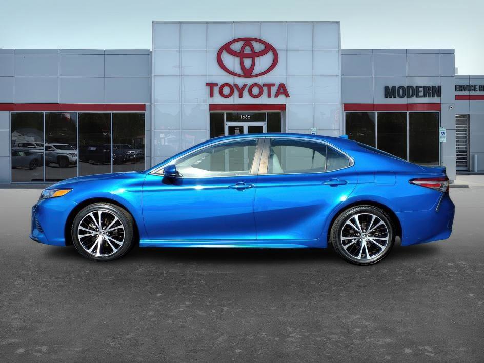 Used 2019 Toyota Camry L image 3