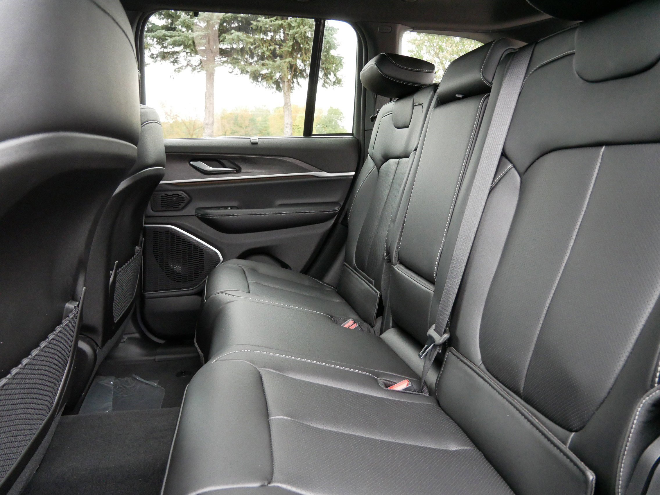 New 2025 Jeep Grand Cherokee Limited w/ Luxury Tech Group II image 10