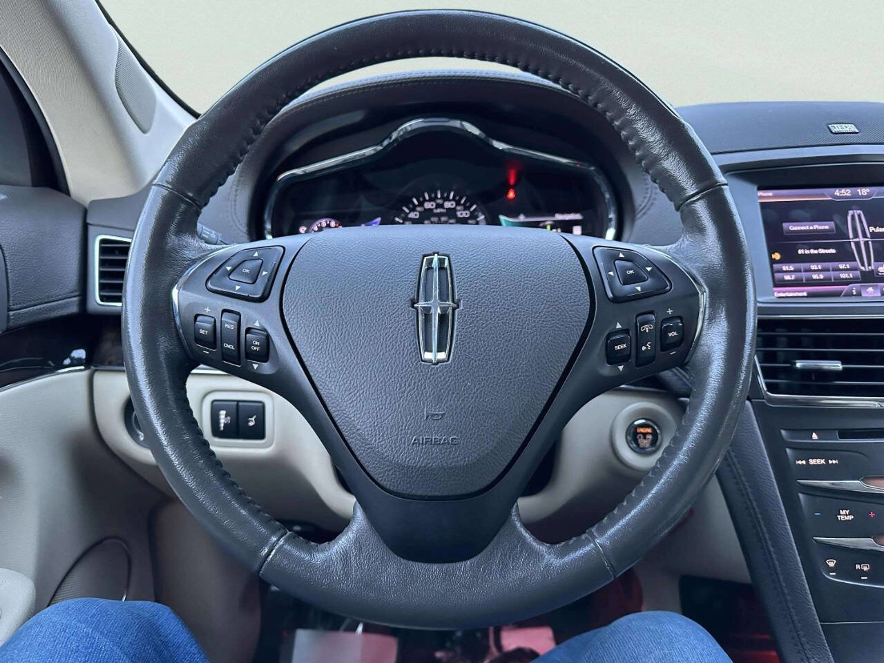 Used 2013 Lincoln MKT AWD image 24