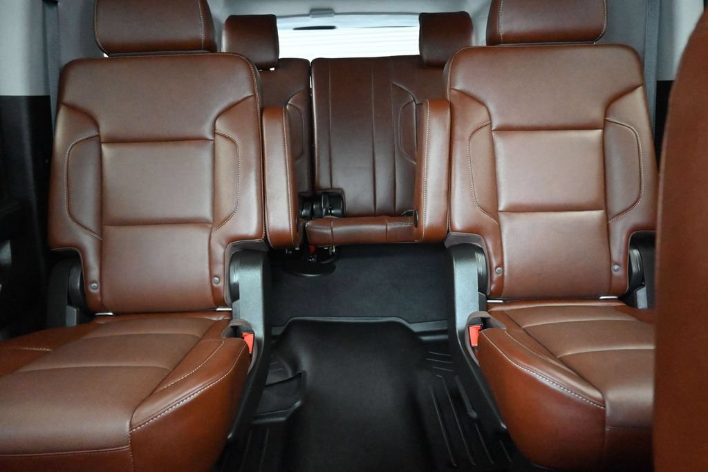 Used 2019 Chevrolet Suburban Premier w/ Premier Plus Edition AWD/4WD image 28