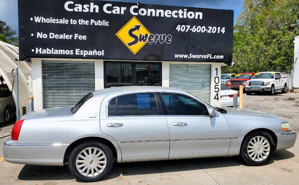 Used 2003 Lincoln Town Car Executive image 7