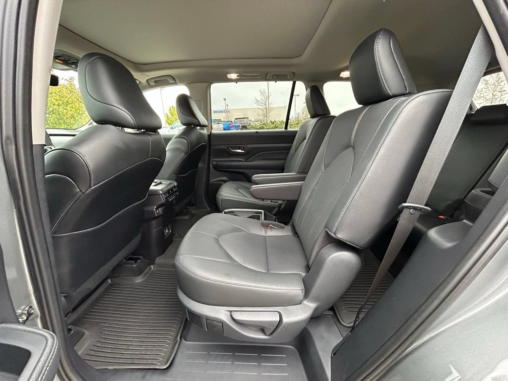 Used 2025 Toyota Grand Highlander AWD image 27