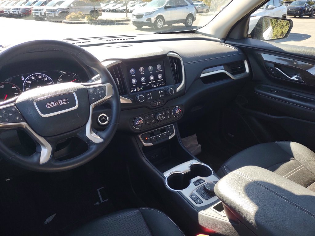 Used 2024 GMC Terrain Denali w/ Denali Premium Package AWD/4WD image 9