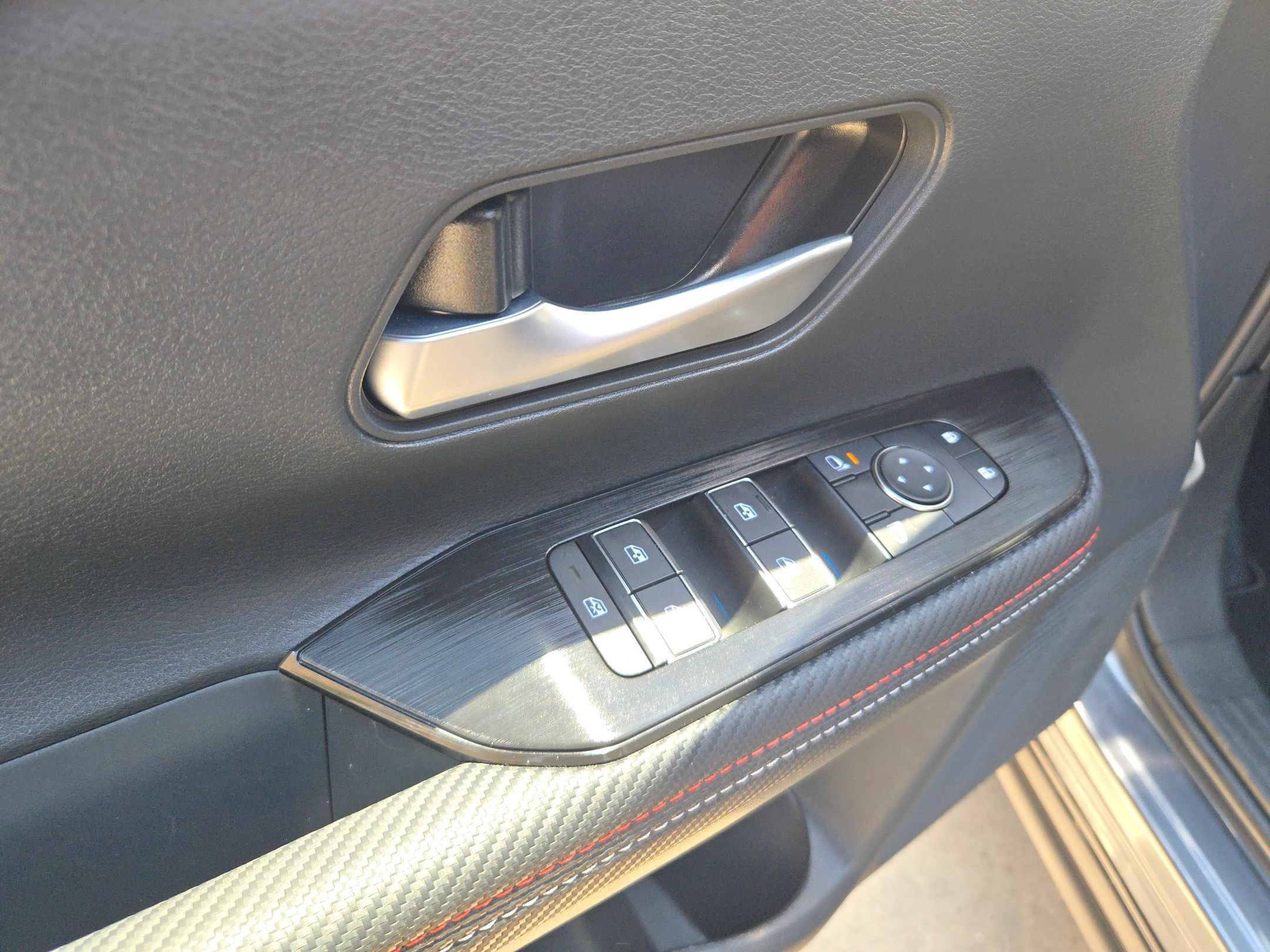 Certified 2026 Nissan Kicks SR FWD image 12