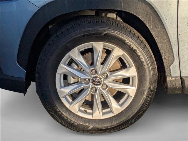 Used 2025 Toyota Corolla Cross LE image 22