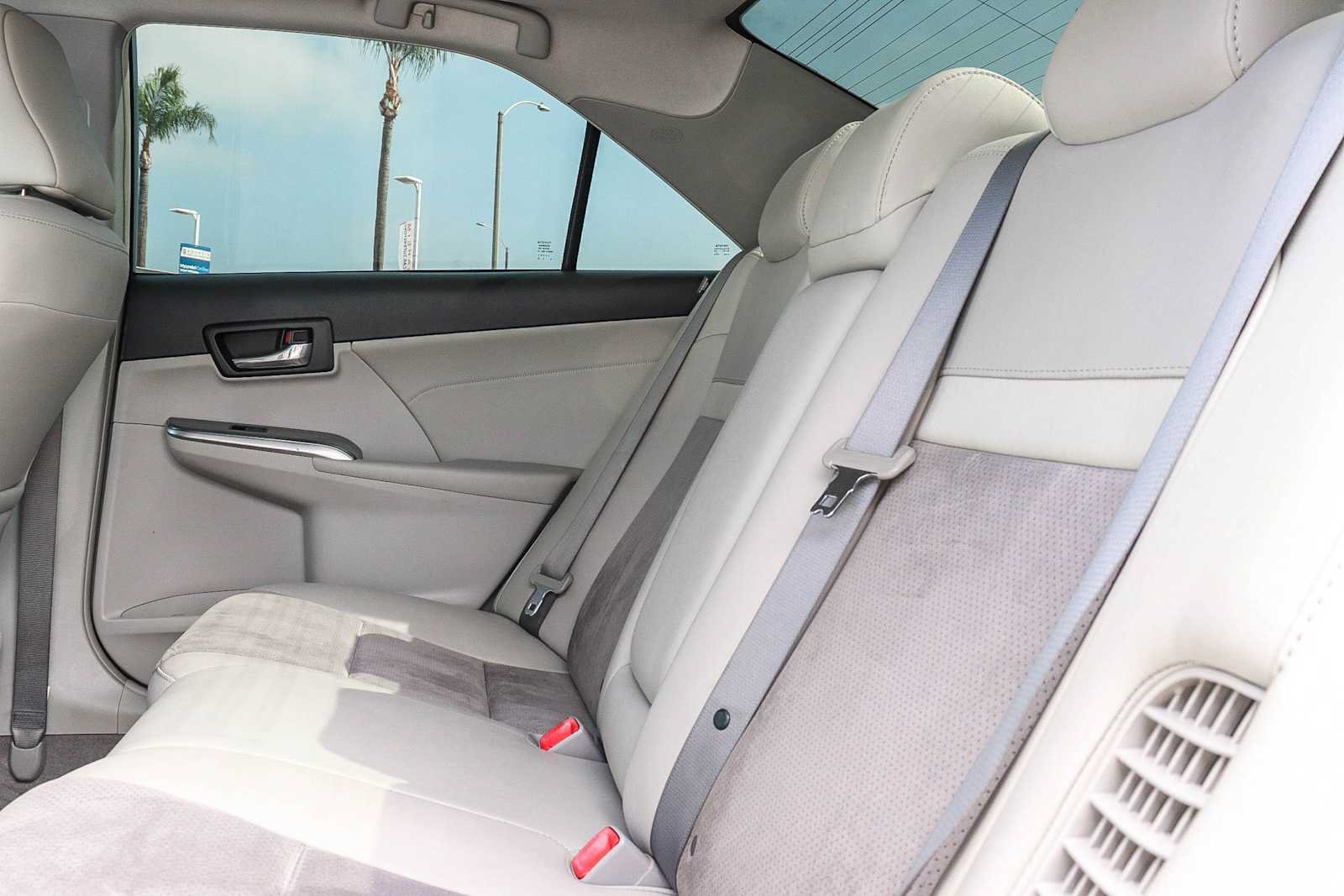 Used 2014 Toyota Camry XLE w/ Leather Package FWD image 27