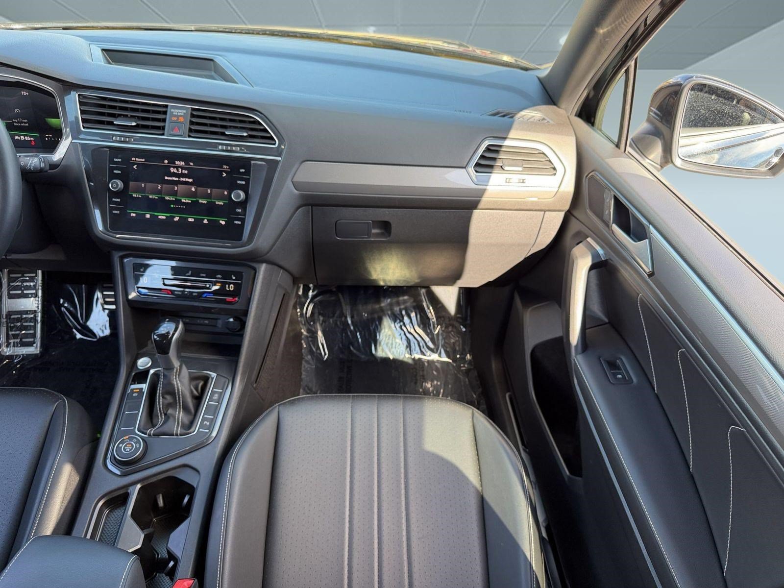 Used 2023 Volkswagen Tiguan SE R-Line AWD/4WD image 29