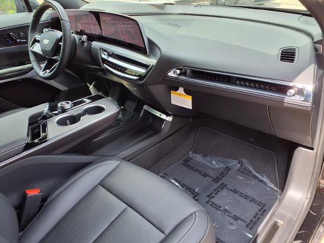 New 2026 Cadillac Lyriq Signature Luxury AWD/4WD image 8