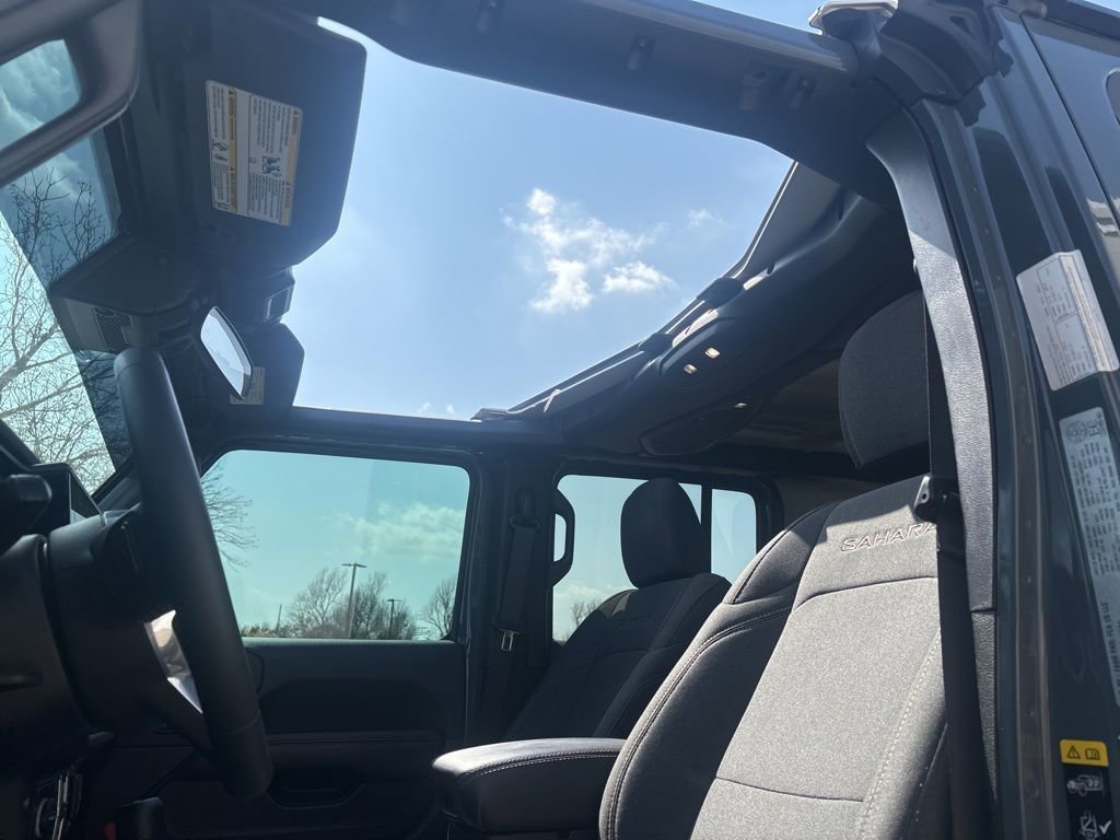 Used 2024 Jeep Wrangler Sahara AWD/4WD image 18
