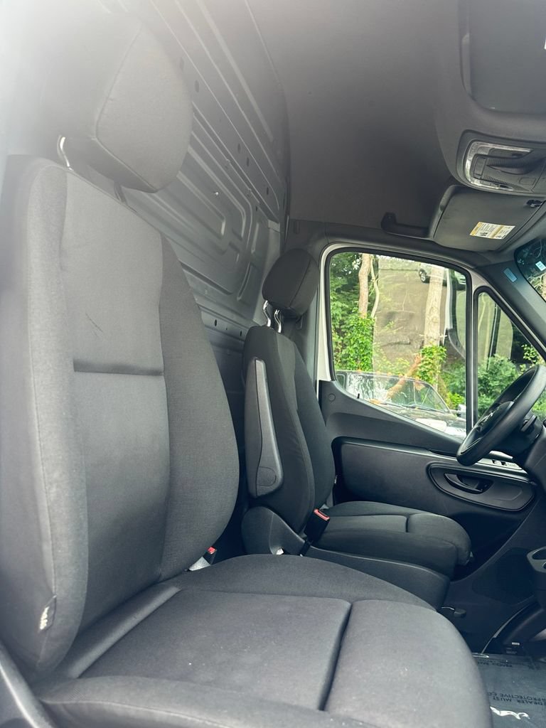Used 2023 Mercedes-Benz Sprinter 2500 w/ Acoustic Package image 28