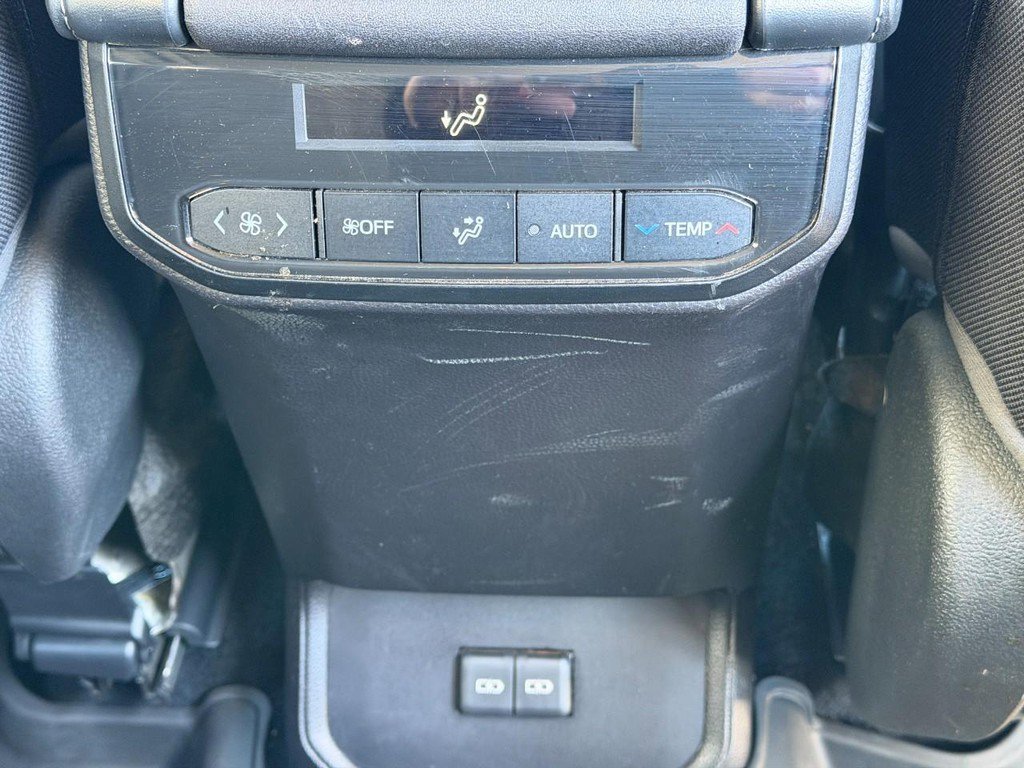 Used 2023 Toyota Highlander LE image 11