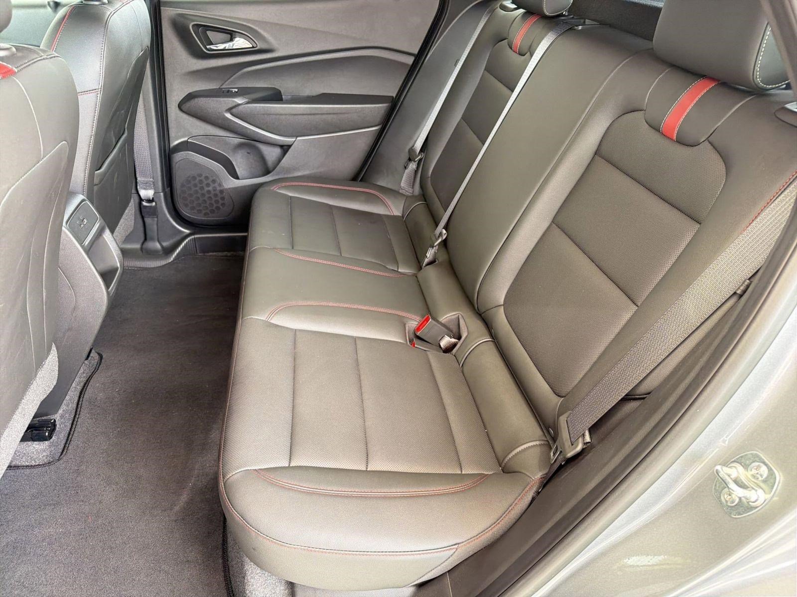Certified 2025 Chevrolet Trax RS w/ Sunroof Package FWD image 15