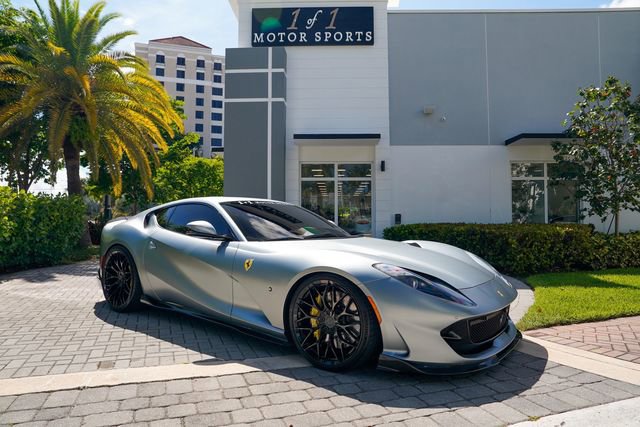 Used 2018 Ferrari 812 Superfast RWD image 1
