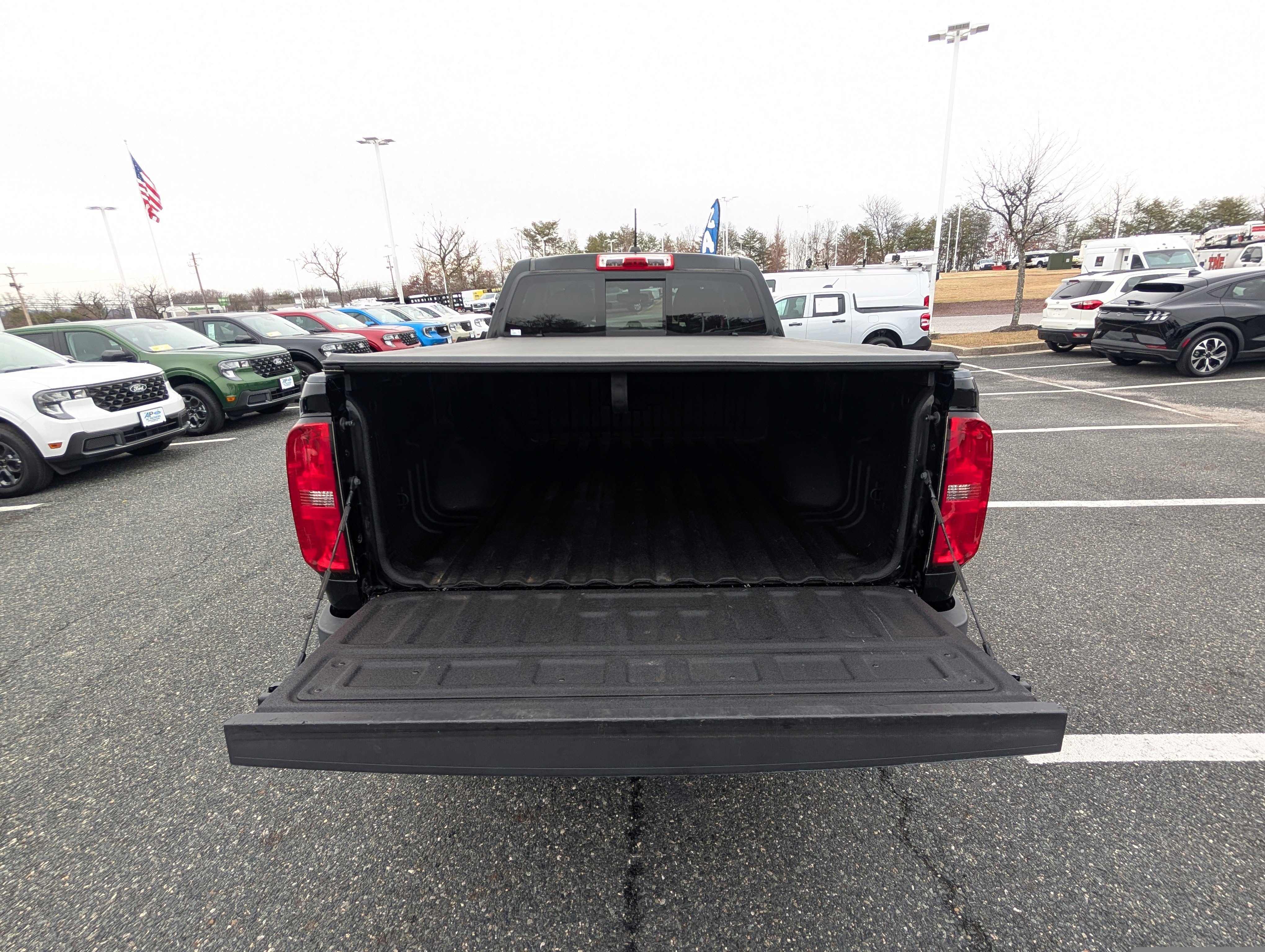 Used 2018 Chevrolet Colorado Z71 w/ Z71 Midnight Edition image 13