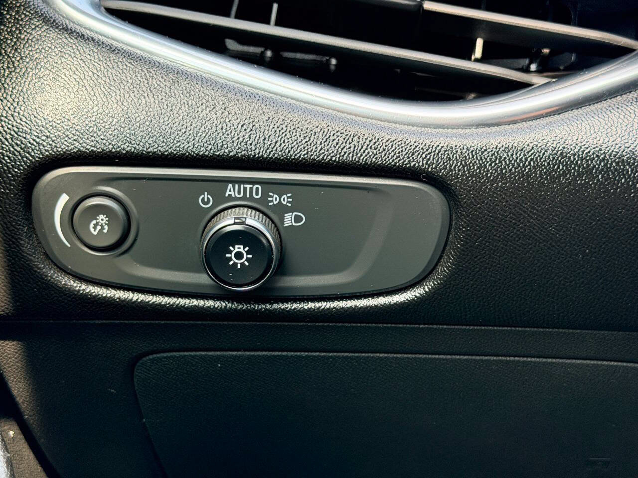 Used 2019 Chevrolet Malibu LT FWD image 35