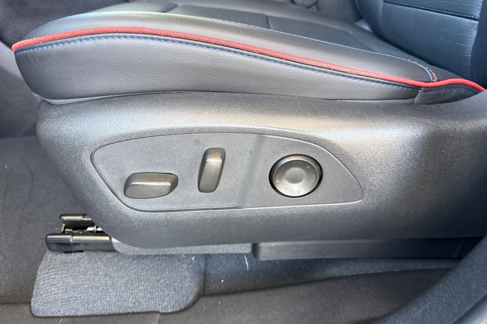 Used 2025 Chevrolet Silverado EV RST AWD/4WD image 19
