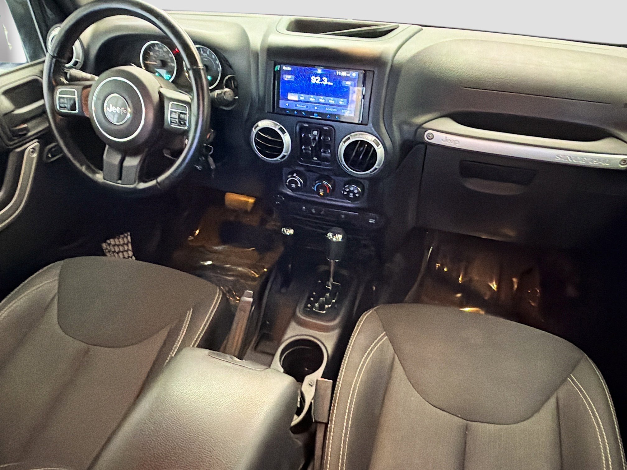 Used 2016 Jeep Wrangler Unlimited Rubicon w/ Max Tow Package image 11