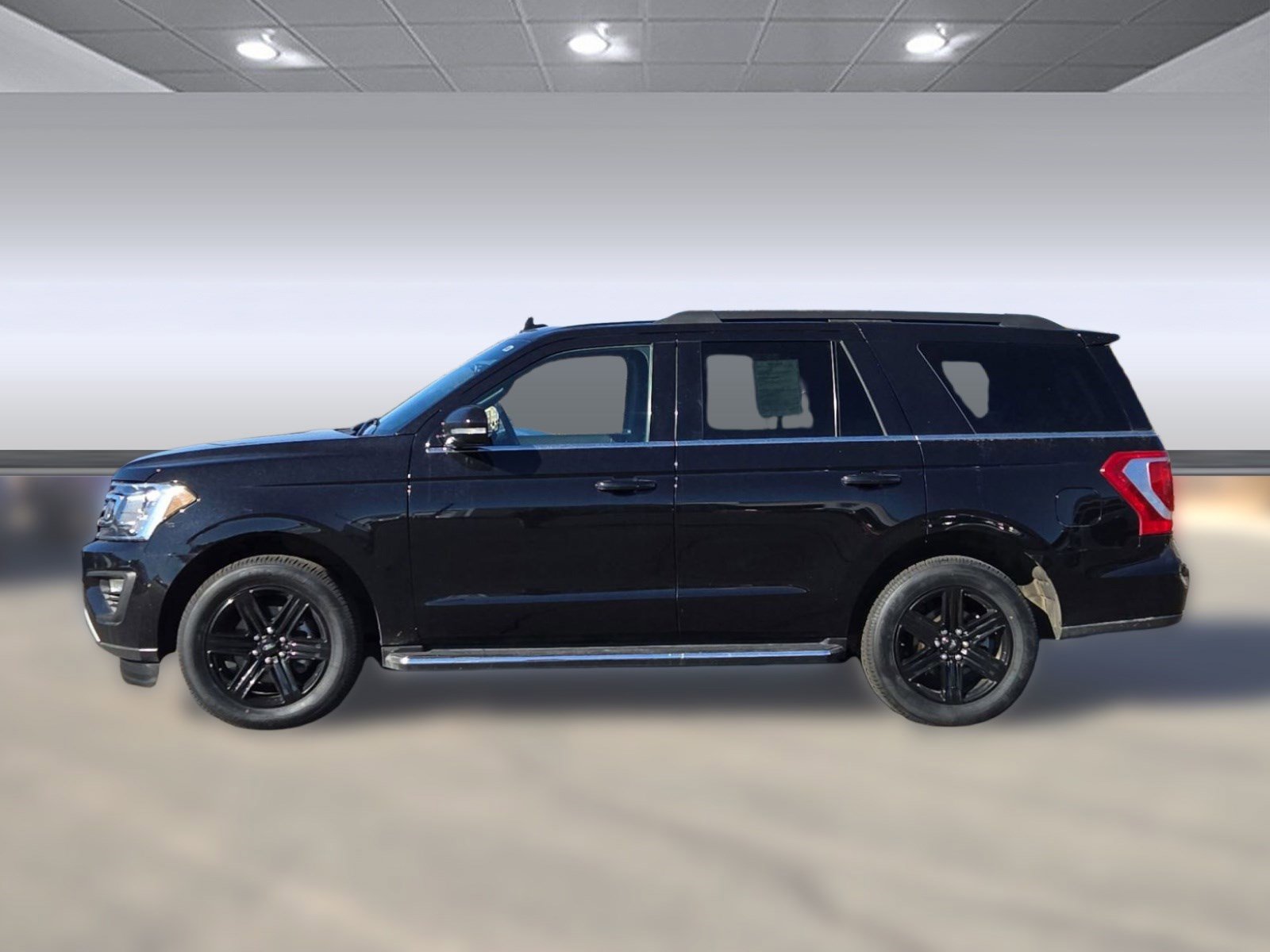 Used 2021 Ford Expedition XLT image 2