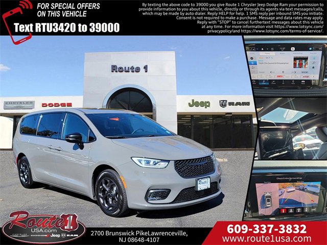 Used 2023 Chrysler Pacifica Limited w/ Uconnect Theater Family Group