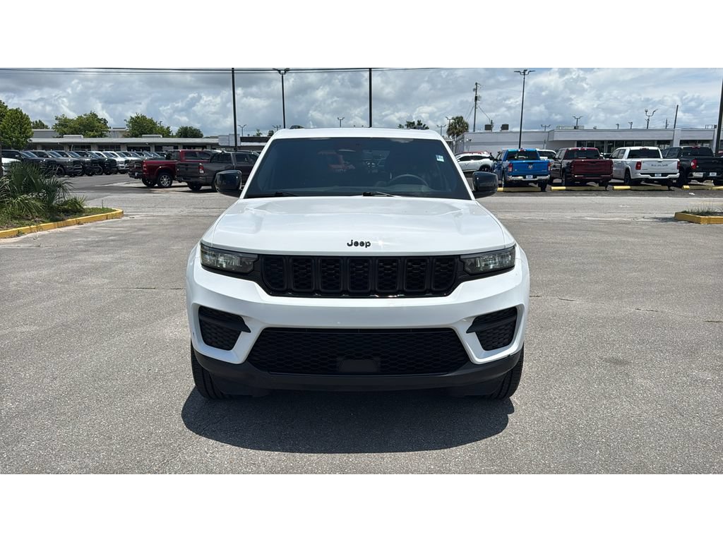 Used 2023 Jeep Grand Cherokee Altitude AWD/4WD image 9
