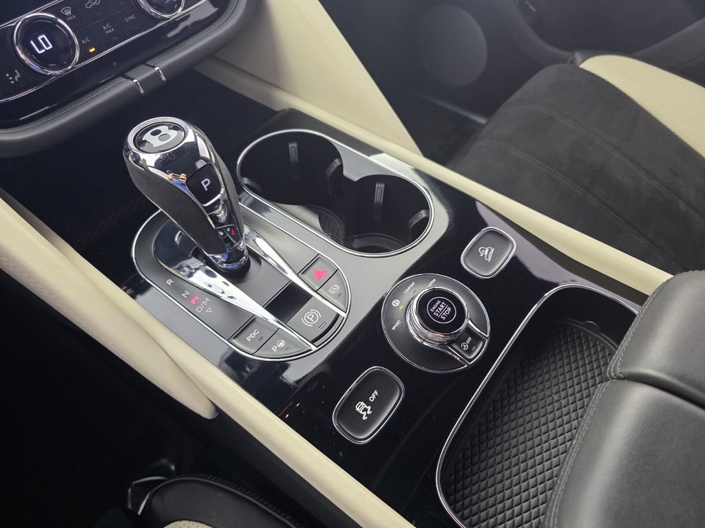 Used 2022 Bentley Bentayga AWD/4WD image 24
