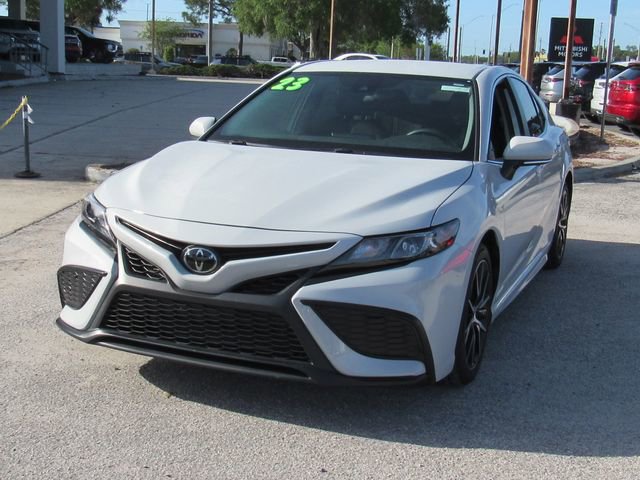 Used 2023 Toyota Camry SE image 6